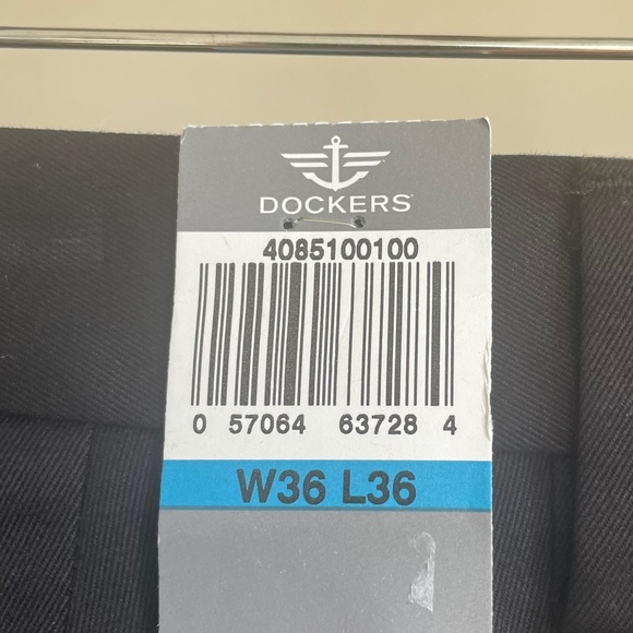 Men's Tall Black Dockers Signature Iron Free Khakis Classic Fit - Picture 5 of 5